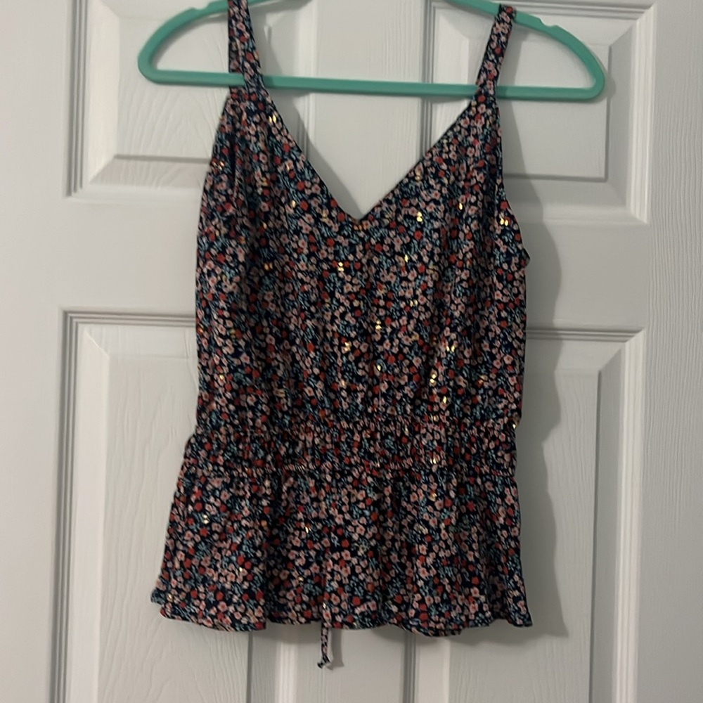 SIENNA SKY TOP/ M LIKE NEW/4 BUTTONS GATHERED AT WAIST WITH TIE / NAVY FLORAL
